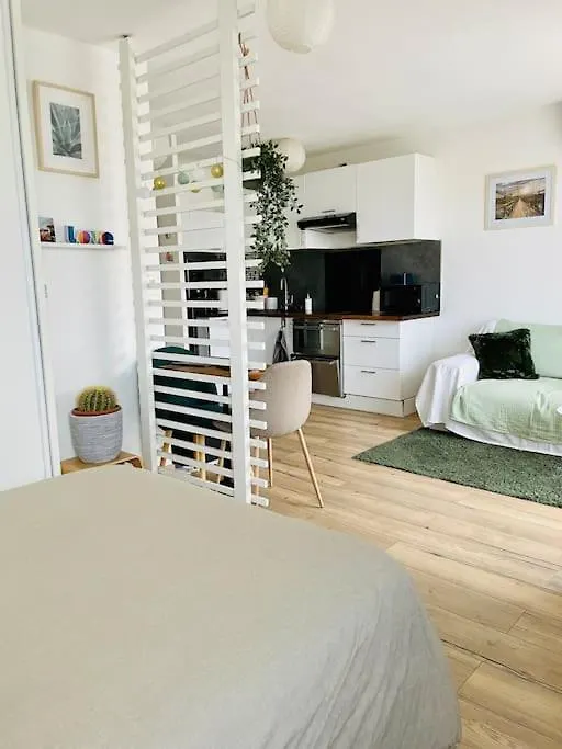 Appartement Studio Cosy Avec Terrasse Et Garage Saint-Laurent Du Var Limitrophe Nice France