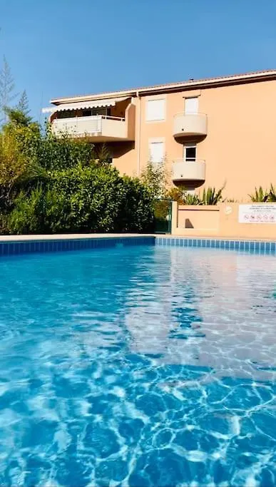 Studio Cosy Avec Terrasse Et Garage Saint-Laurent Du Var Limitrophe Nice France